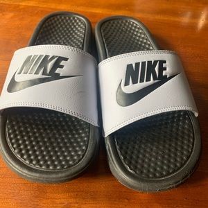 NIKE slide ons
